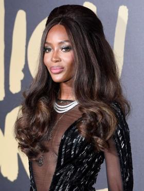 Siêu mẫu Naomi Campbell bật khóc khi bị cấm hoạt động từ thiện  第1张