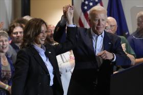 Nỗ lực thoát bóng ông Biden của bà Harris 