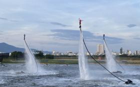 ‘Bãi biển đẹp nhất hành tinh’ đông nghịt người dịp lễ 2-9