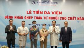  Bệnh viện Xanh Pon: Lễ tiễn hai bệnh nhân đặc biệt ra 第1张