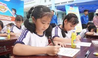  Học sinh Hà Nội tham gia Ngày hội sắc màu vẽ tranh về tình nguyện 