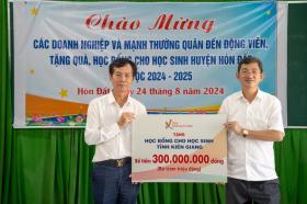  Quỹ Khởi Sự Từ Tâm trao học bổng cho sinh tỉnh Kiên Giang 第1张