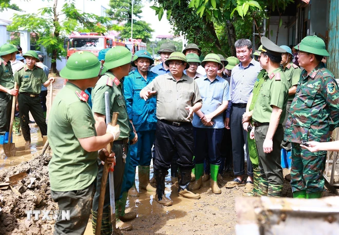  Thủ tướng yêu cầu không để xảy ra việc găm hàng, tăng giá bất hợp lý sau bão 