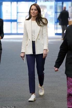 Vì sao Công nương Kate Middleton mặc đơn giản mà vẫn hút hồn?  第10张