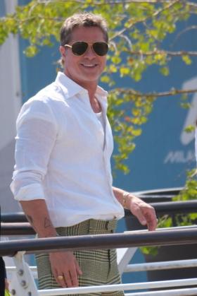 Brad Pitt đẹp đôi bên bạn gái kém 27 tuổi ở Venice