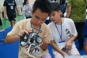 600 học sinh tranh tài ở cuộc thi robot lego tự động 