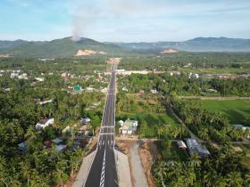 Mê mẩn tuyến đường 7km trị giá gần 800 tỷ đồng đi xuyên rặng dừa, vừa khánh thành tại Bình Định