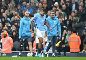 Man City trả giá đắt sau trận hòa may mắn trước Arsenal