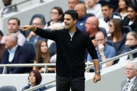 Arsenal thắng Tottenham, HLV Arteta đi vào lịch sử  第1张