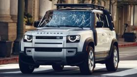 Chủ xe Land Rover Defender kiện vì 4 năm thay kính trước 5 lần  第1张