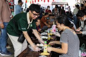 &quot;Bữa Cơm Yêu Thương&quot;: Tuổi trẻ chọn sẻ chia lòng nhân ái  第7张