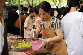 &quot;Bữa Cơm Yêu Thương&quot;: Tuổi trẻ chọn sẻ chia lòng nhân ái  第53张