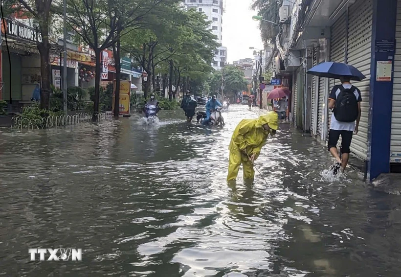  Cảnh báo ngập lụt nhiều tuyến phố khu vực nội thành Hà Nội 第1张