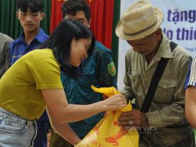 Gói quà đầy ắp yêu thương sẻ chia với khó khăn người dân vùng rốn lũ Sơn La  第27张