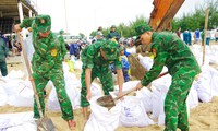  Sạt lở gần 2km bờ biển, nhiều hồ nuôi tôm ở Quảng Bình bị xoá trắng 第8张