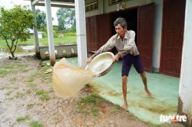 Làm đường không có cống thoát nước, hàng trăm người dân khốn khổ vì ngập  第1张