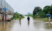  Mưa lớn kéo dài, hàng trăm nhà dân ở Biên Hòa ngập nặng 第6张